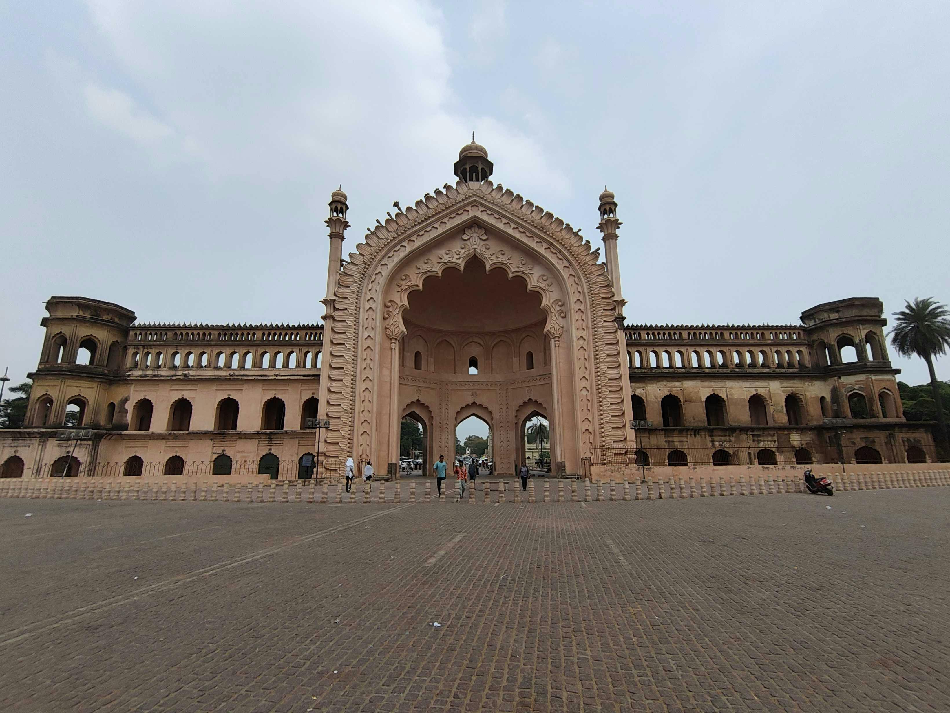 Front view of Rumi gate of Lucknow