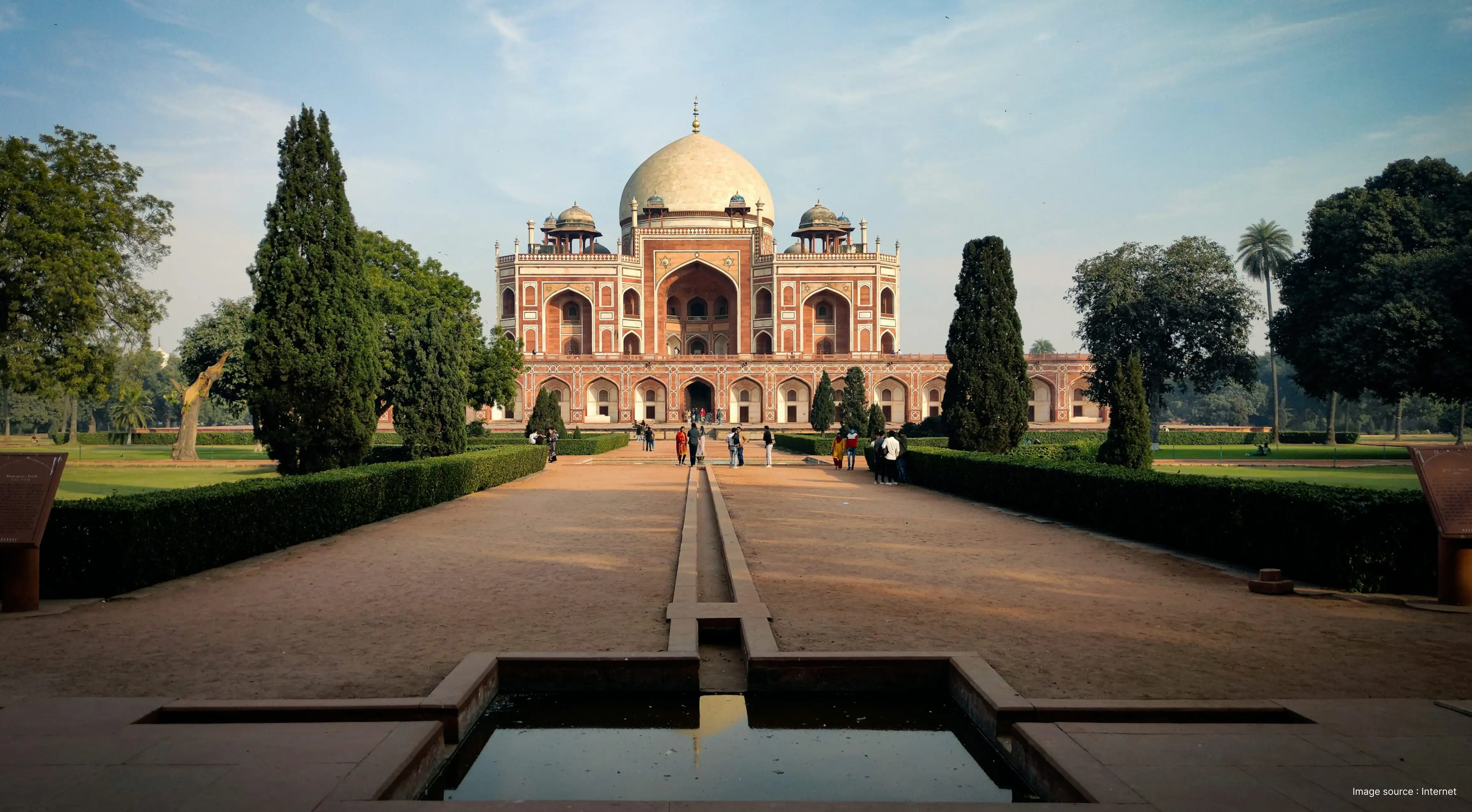 A sweeping view of India's largest mosque, Jama Masjid, with its grand domes and minarets in Old Delhi, a cultural staple of a luxury Delhi tour.