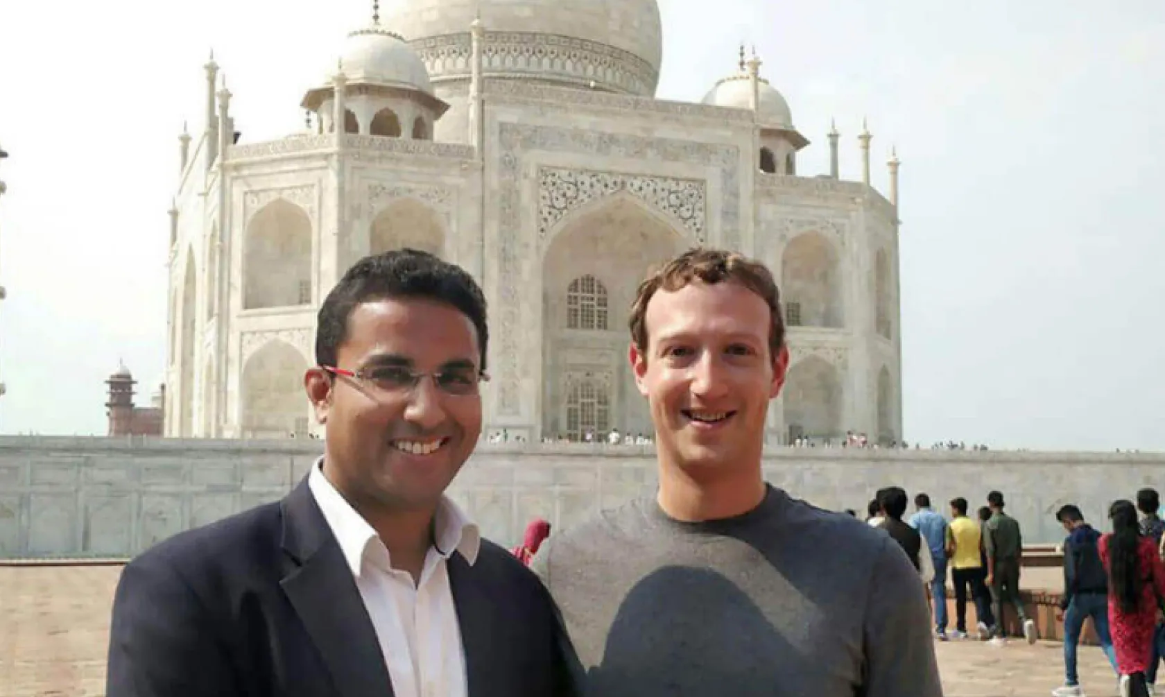 Mark Zuckerberg posing in front of the Taj Mahal with Travelosei team member
