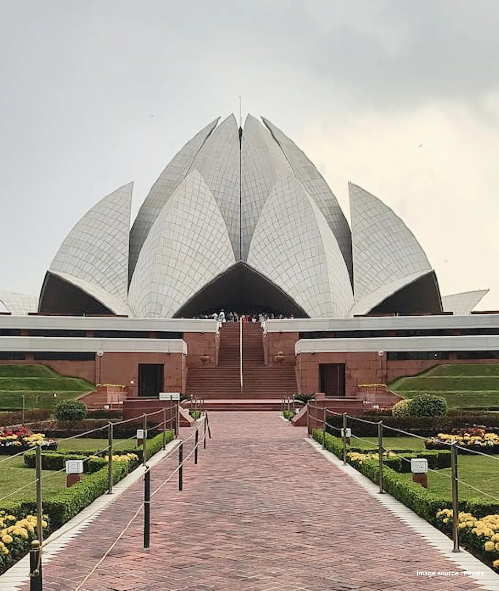 A beautiful view of Lotus Temple of Delhi