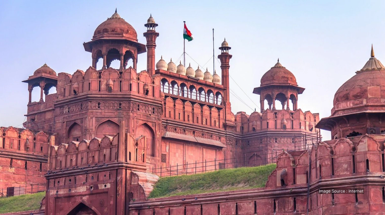 A-red-fort-luxurious-tourist-places-in-india