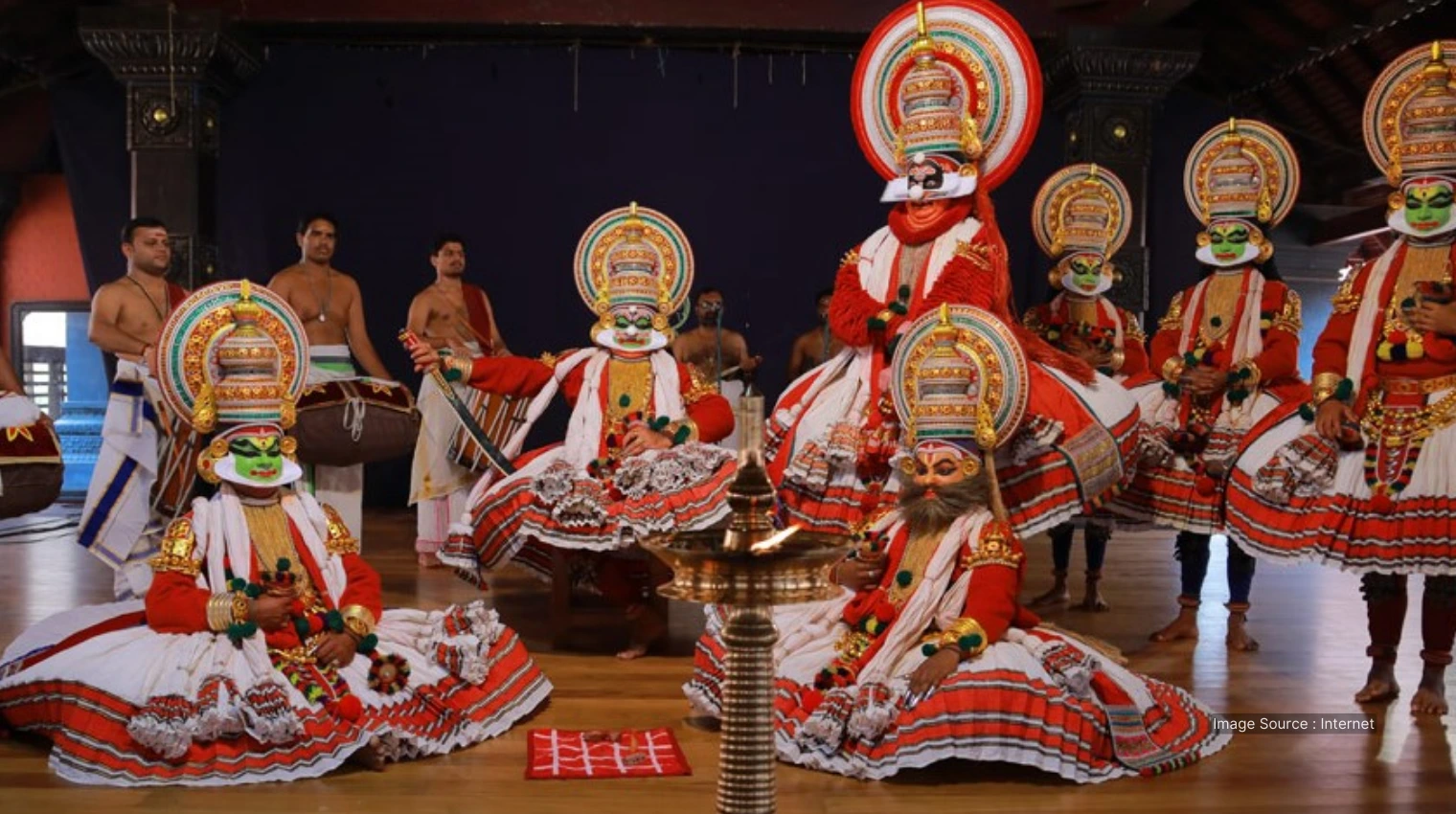 21021 A - Kathakali’s dramatic gestures in Kerala - performing arts tours