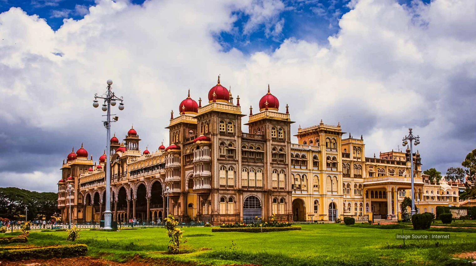 21002 A - Mysore Palace - women only tour