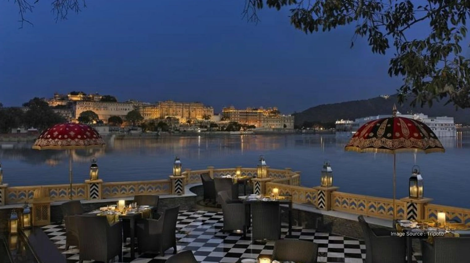 30008 A - palace dinner in Udaipur luxury travel tour