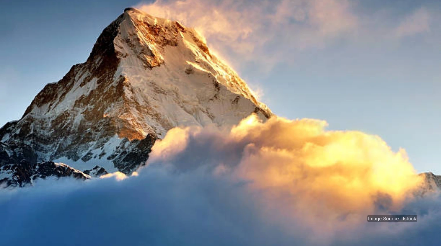 600012 A -A stunning sunrise over the Himalayas - best locations in india to visit