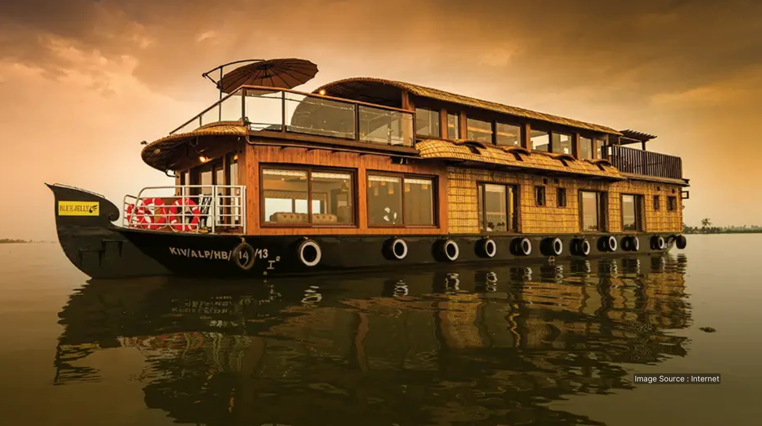 500786 A - kerala luxury houseboat - sunset view