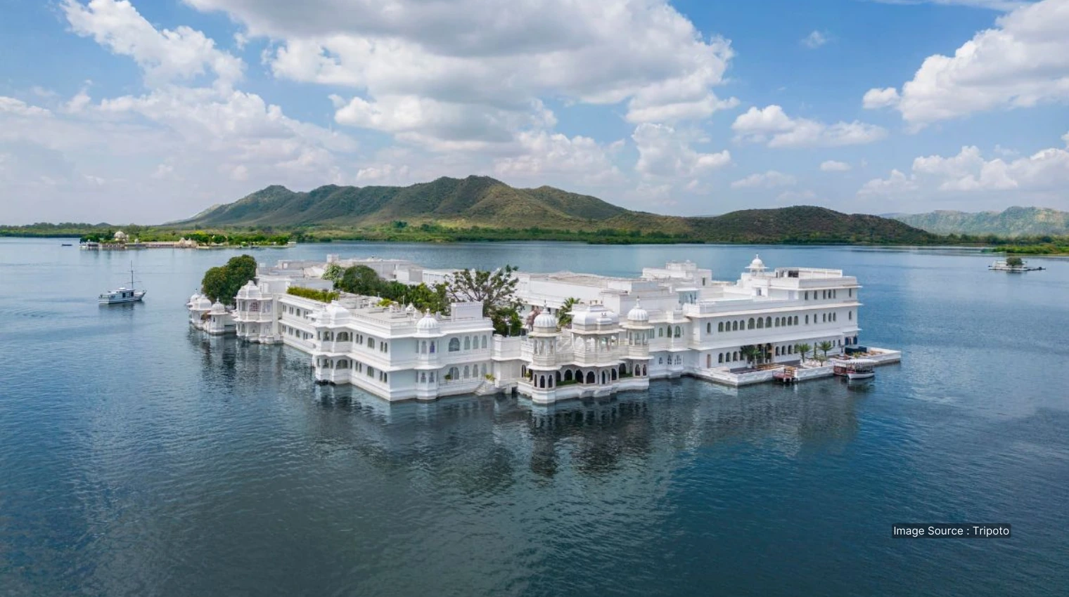 500025 A - taj lake palace for luxury travel goals