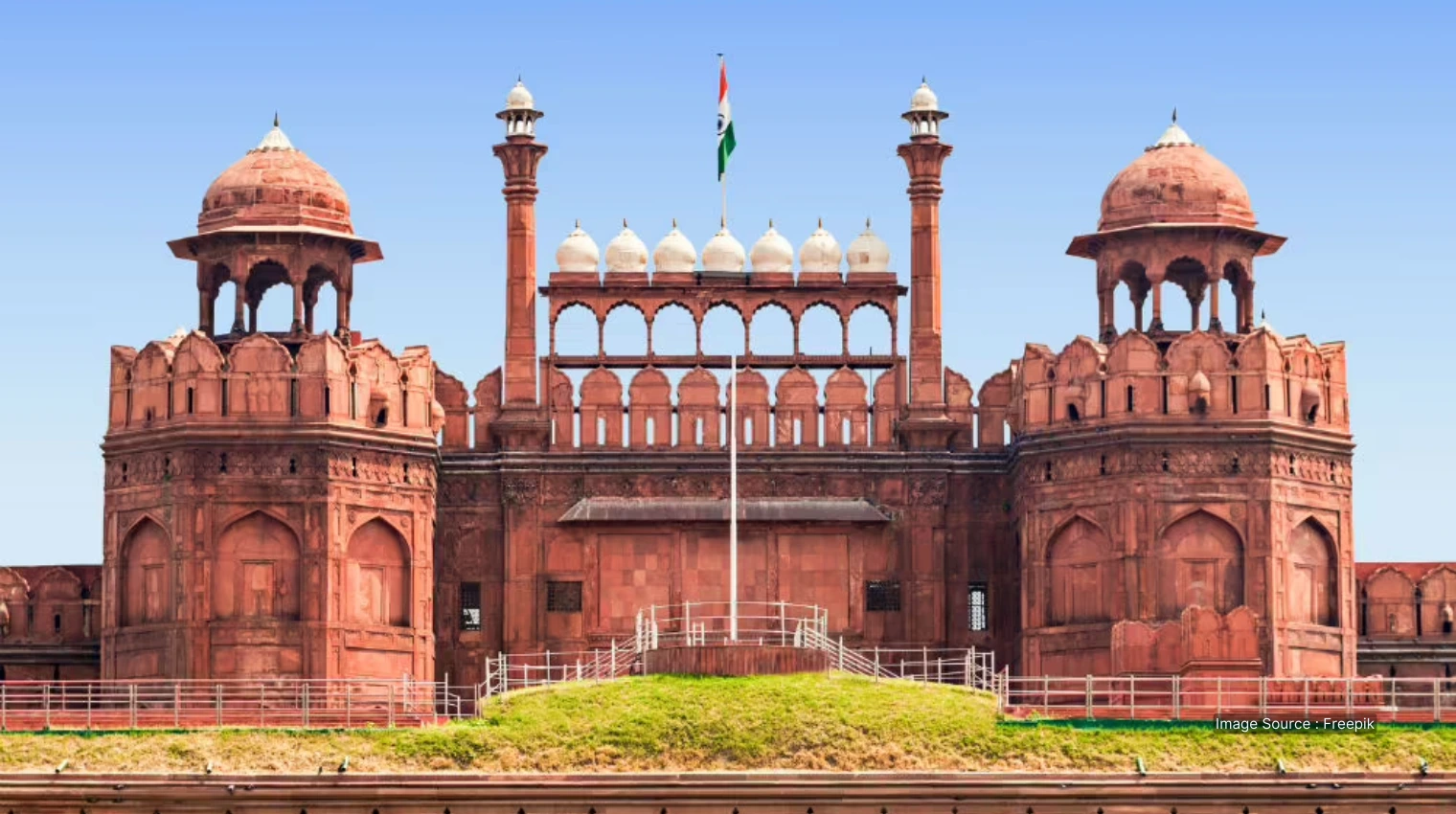 600008 A - red fort - best trip places in india