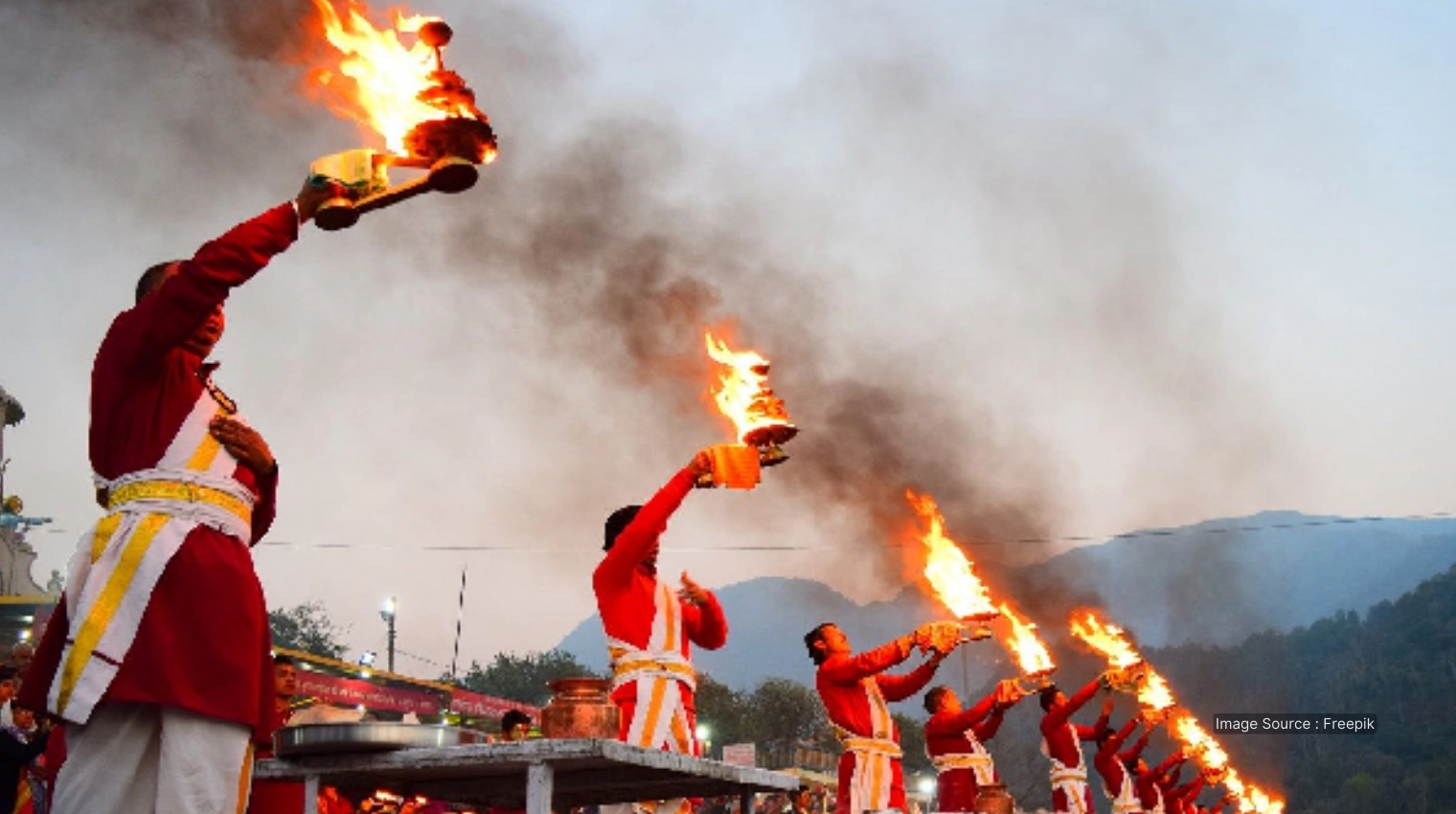 A-Ganga-Aarti-spiritual-trip-to-india
