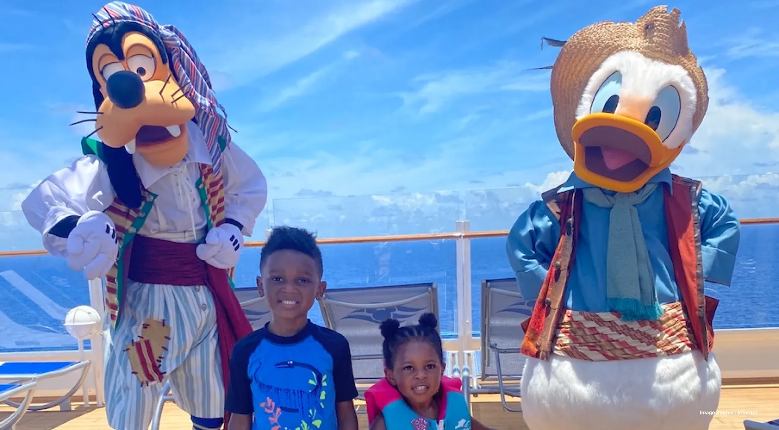 guests on the Disney cruise ship with goofy and donald duck