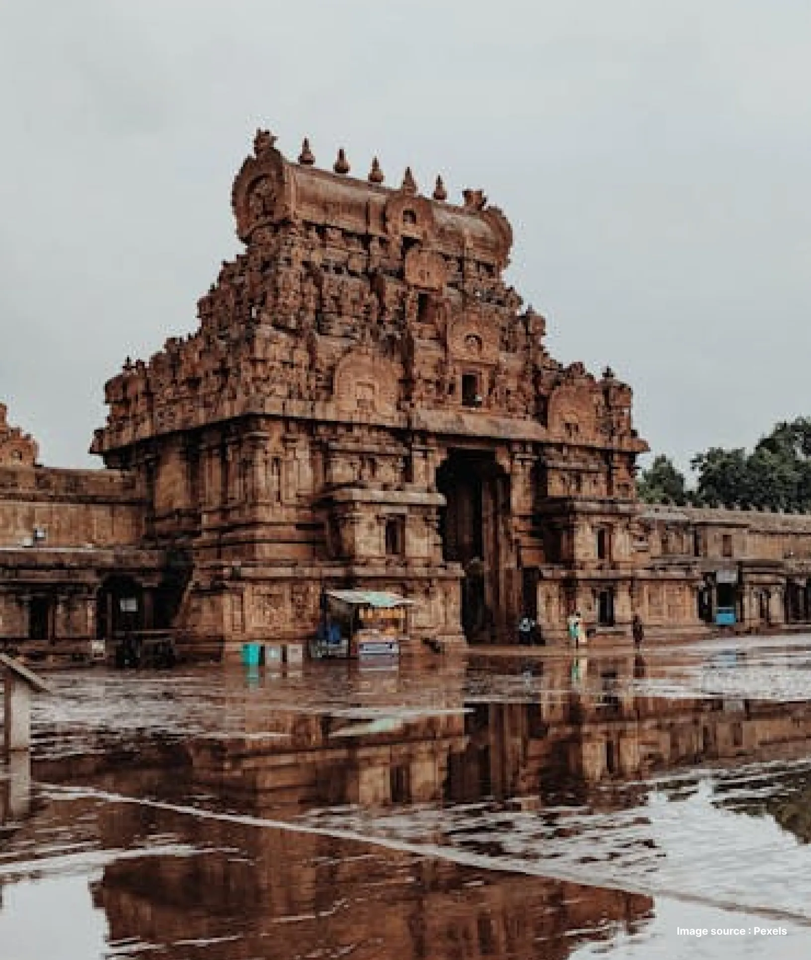 an ancient structure in the brihadeeswarar temple complex of thanjavur
