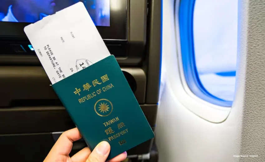 A women holding the passport of Taiwan