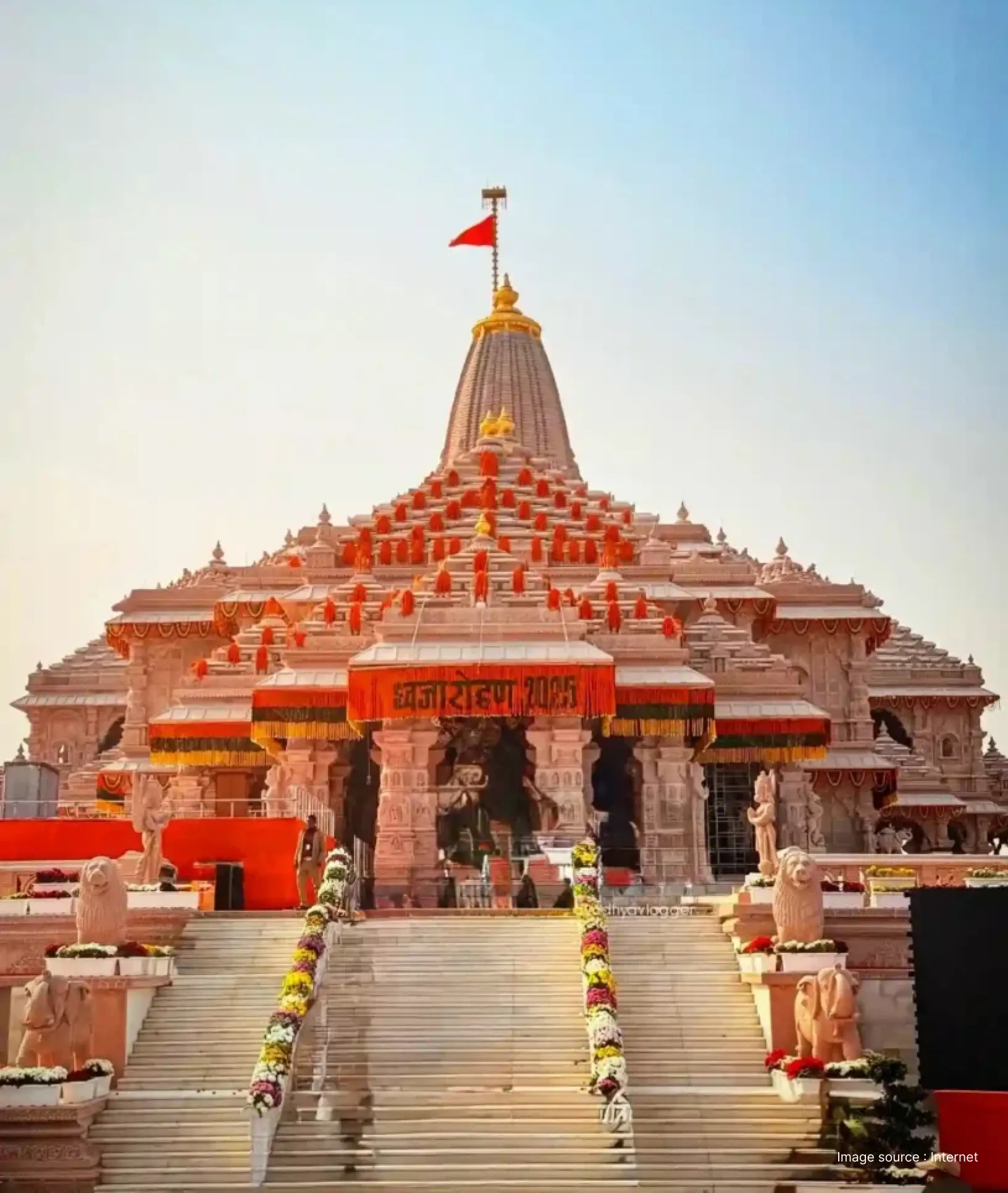 stairs leading to the entrance of the shri ram janmabhoomi temple