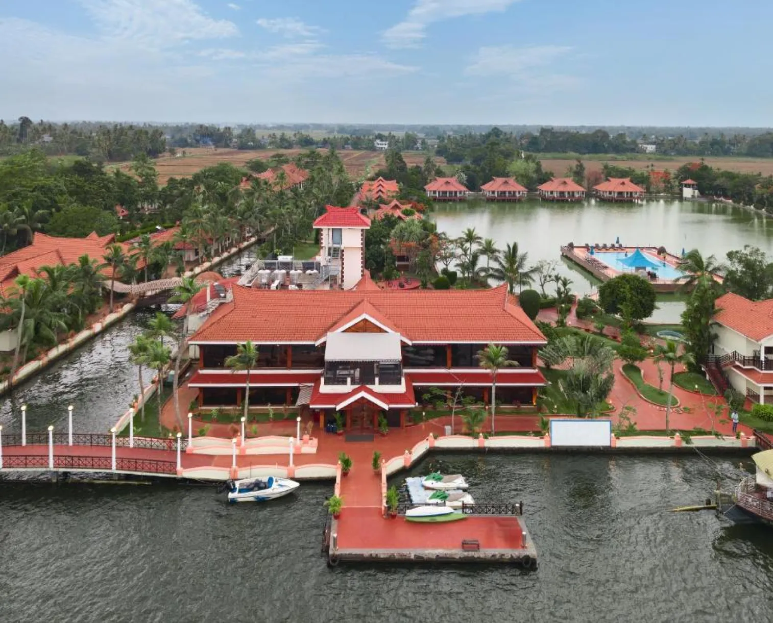 lakeside palace hotel in alleppey
