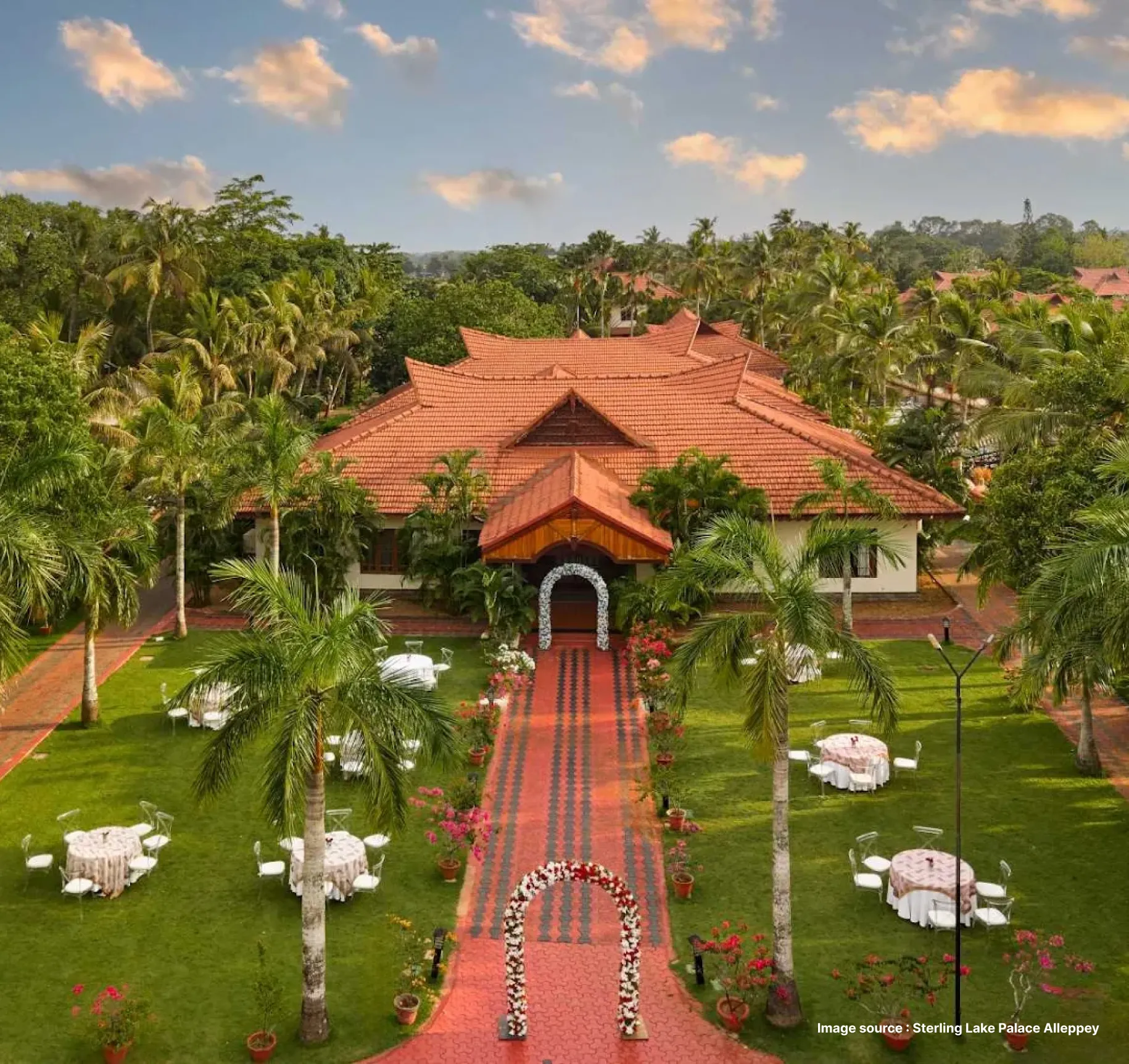 Sterling-Lake-Palace-Alleppey