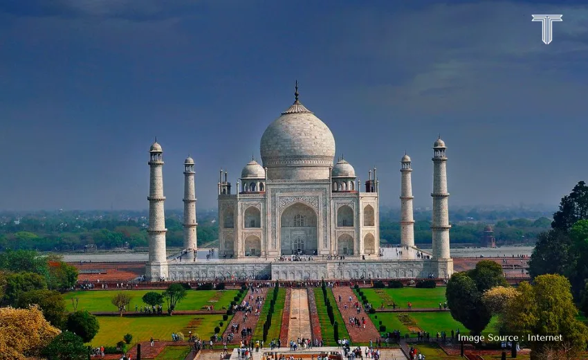 Luxury Taj Mahal ride—helicopter ride over the Taj Mahal