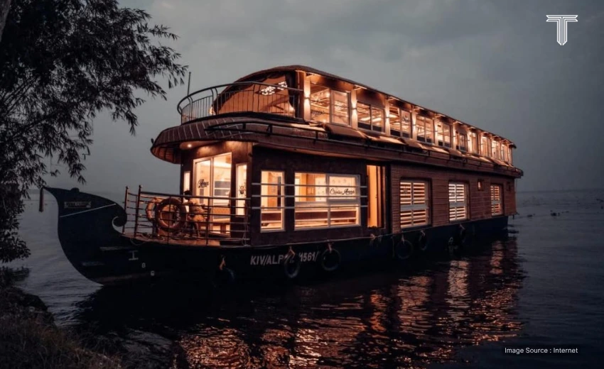 venice premium houseboat, best escorted tours of india