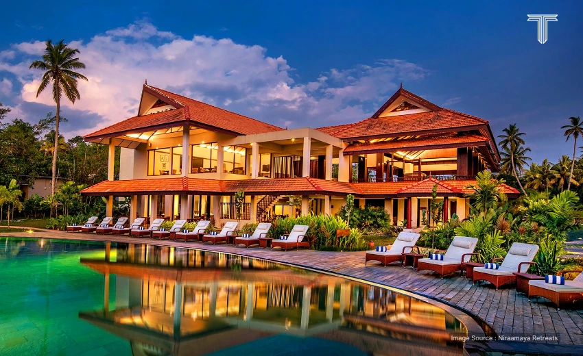 Room setup of a luxury Ayurveda kerala retreat packages for authentic herbal treatment and premium healing therapies and spa experiences.