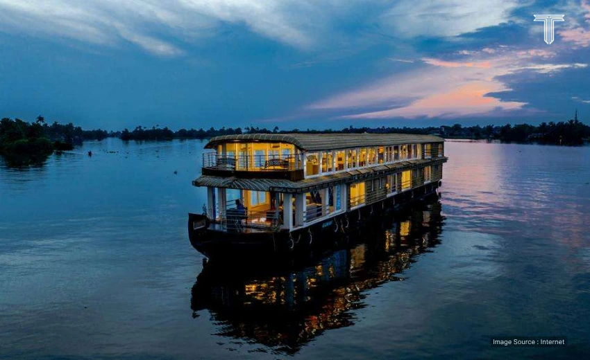 kerala luxury houseboat experience for travelers