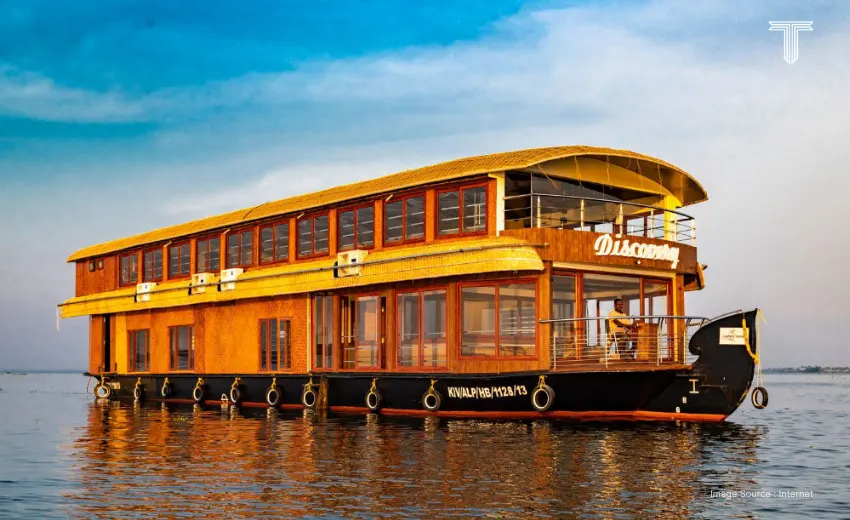 places to see in india - kerala houseboat