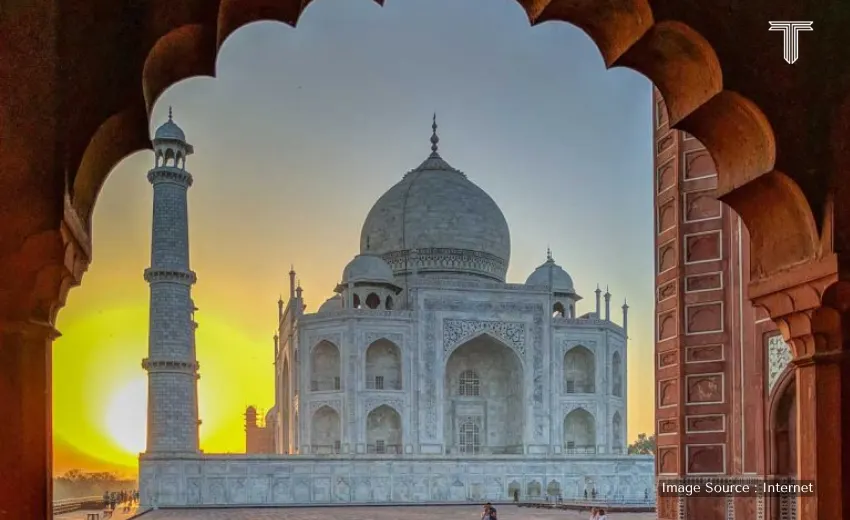 Taj Mahal at sunrise — a crown jewel among India tourist attractions, capturing hearts with its timeless beauty.