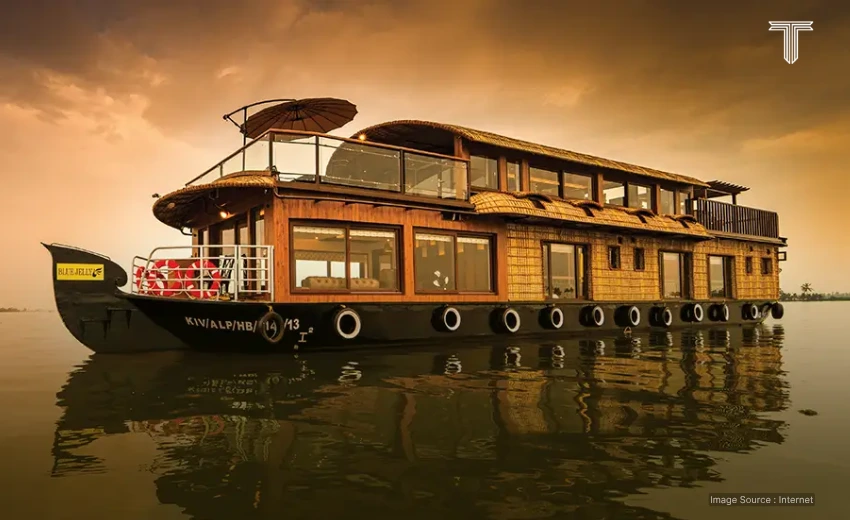  luxury houseboat - places to travel in india