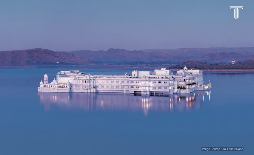 taj lake palace - best historical places to travel in india
