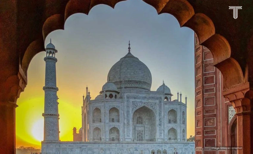 luxury taj mahal best indian tourist destination to visit at sunrise
