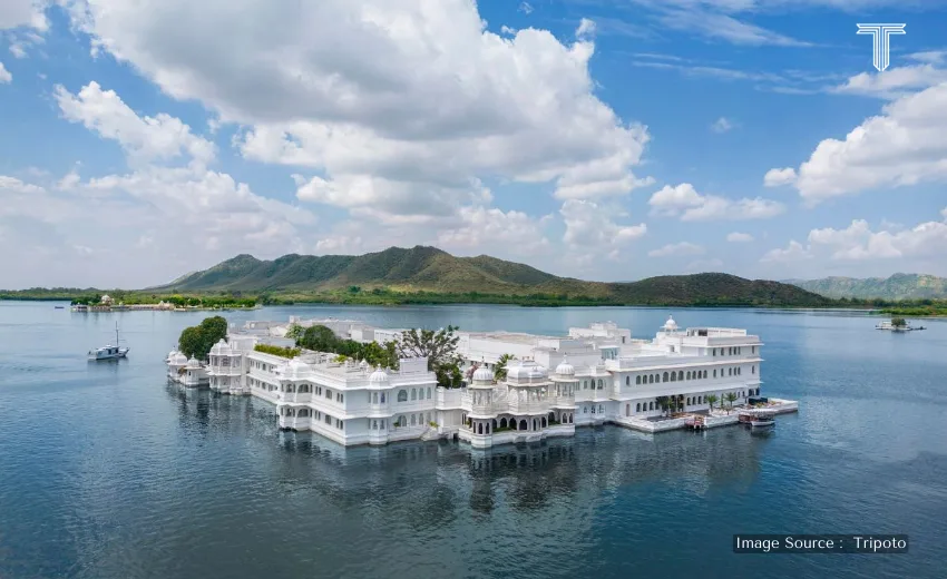 Lakeside Palace Hotel - jal mahal