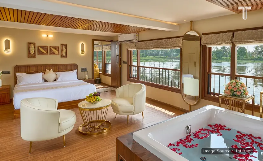 stay at luxury hotels for kerala tour