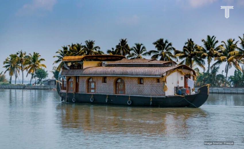 Kerala's backwaters - jungle safari in india