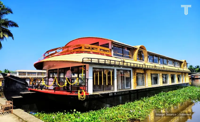 luxury boat ride in kerala for elite travelers