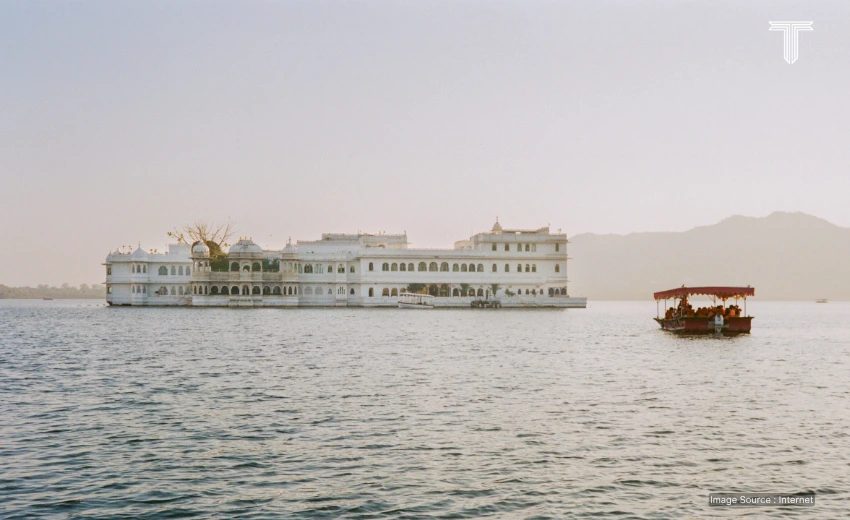 babymoon trip at beautiful lake pichola for luxury travelers