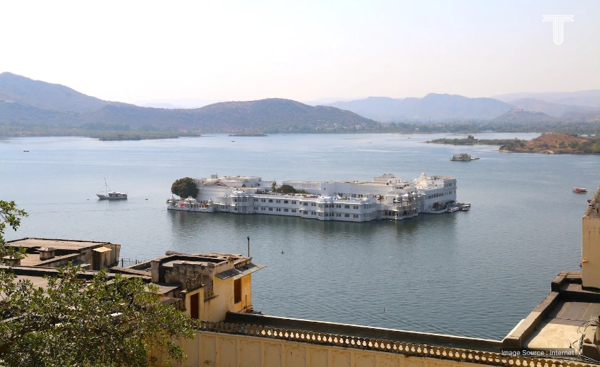 Udaipur lake side view for india itinerary